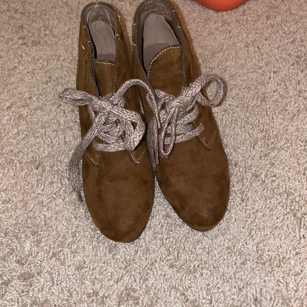 Brown lace heel